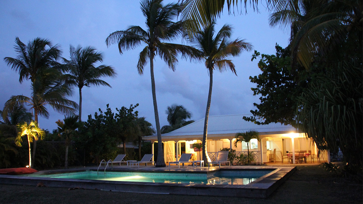 La Villa de nuit - Villa Caraïbes - Location de villas et maisons en Guadeloupe - www.villacaraibes.fr