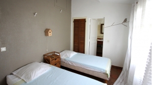 Chambre oiseaux avec salle de bain privative - Villa Caraïbes - Location de villas et maisons en Guadeloupe - www.villacaraibes.fr