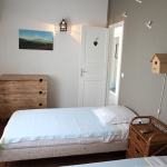 Chambre oiseaux avec salle de bain privative et climatisée - Villa Caraïbes - Location de villas et maisons en Guadeloupe - www.villacaraibes.fr