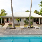 Villa Caraïbes côté jardin et mer - Villa Caraïbes - Location de villas et maisons en Guadeloupe - www.villacaraibes.fr